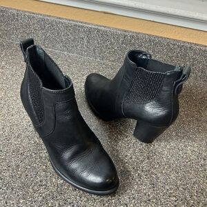 UGG Women's Size 7.5 Black Leather Ankle Bootie Pull On High Heel Comfort Casual